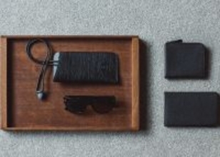 さりげないお洒落には、レザー小物を！〈ガンゾ〉からシックな“インカス 25”のアイテムが、ラインナップ