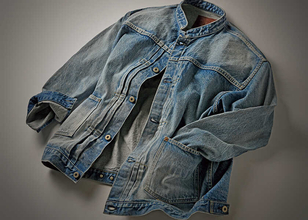 FOCUS ON 今月注目したいモノ・コト！着るだけで“スキ”を作れる襟なしトラッカージャケット！