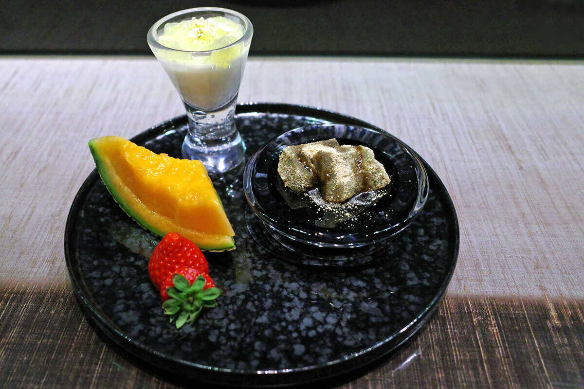 グルメジャーナリスト東龍のホテルグルメで“口福”体験！わずか10席の特別席に座って、江戸前の特別感に満たされる！