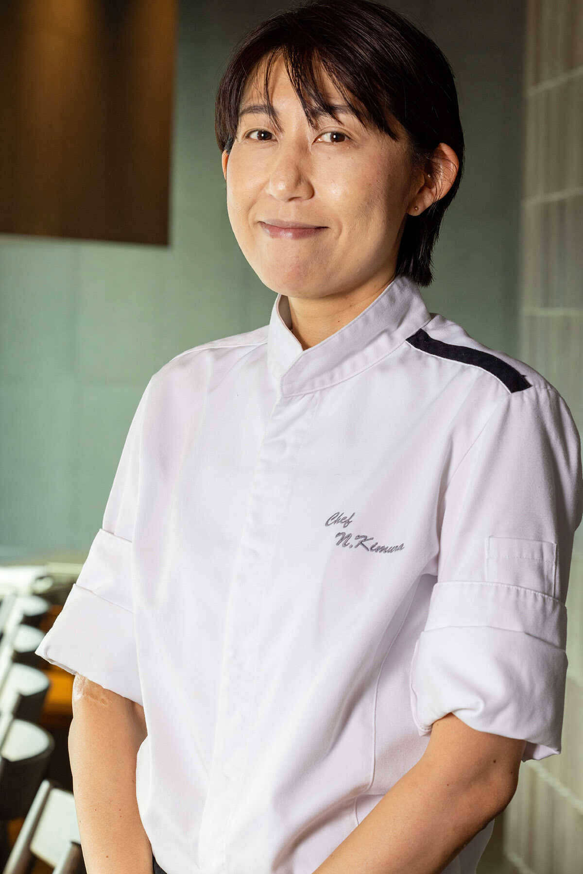 グルメジャーナリスト東龍のホテルグルメで“口福”体験！新宿歌舞伎町からの絶景の中、ダイナミックな鉄板料理を！