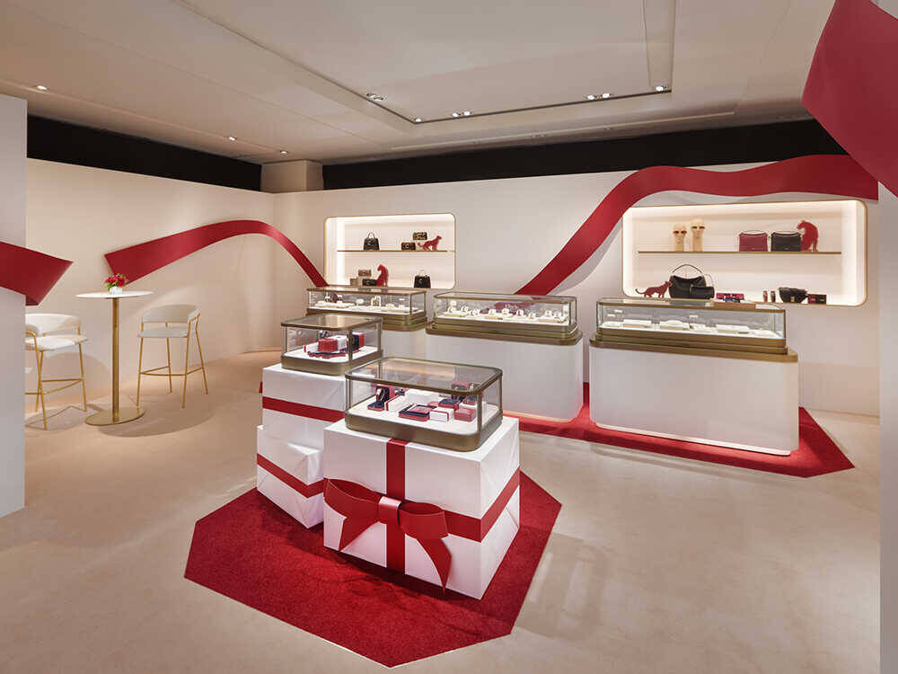 〈カルティエ〉で体感する、“贈る”ことの豊かさ！ ホリデーポップアップで出会う、パンテールが導く魔法の時間