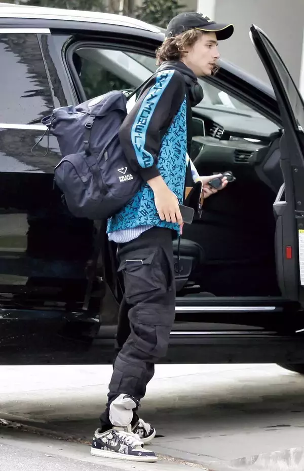 セレブのお洒落スニーカーを探せ！ド派手スニーカーがお洒落の秘訣⁉︎　“パターン使い編”