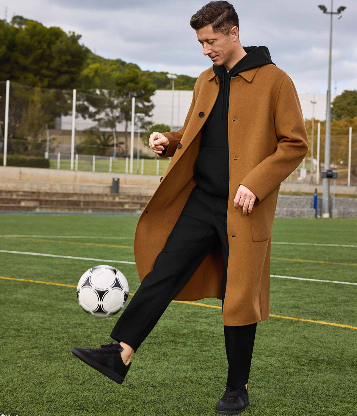 ブランドを象徴するキャンペーンシリーズProtect Your Craftの第５章にロベルト・レヴァンドフスキが2026年春夏コレクションで登場！