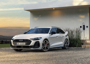 大人の愛車選び！“アウディ A5 アバント TFSI イー・ハイブリッド・クワトロ Sライン”、電気で街中を走り抜け、クワトロで遠くまで！