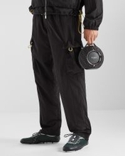 〈フェンディ〉と〈デビアレ〉による限定コラボスピーカーは見た目も音も最高！