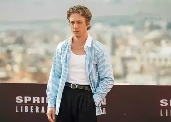 セレブのお気に入りブランドの正体！【ジェレミー・アレン・ホワイト】の愛用ブランドは、〈ルイ・ヴィトン〉のシャツ！