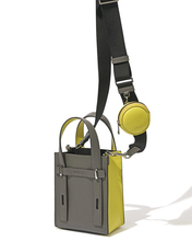 Catch the Wave！小物の収納もできる、チャ ー ムがアクセント増しのバッグ！