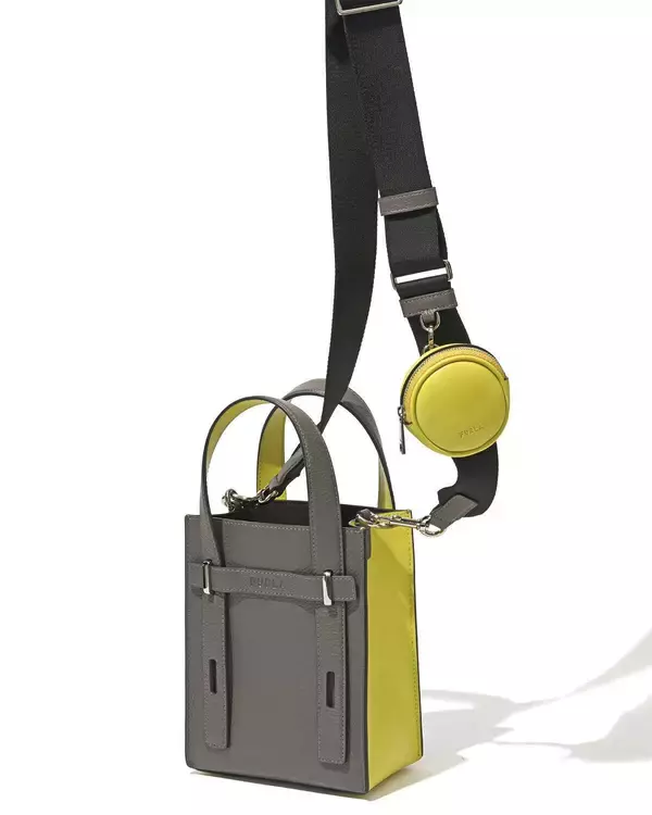 Catch the Wave！小物の収納もできる、チャ ー ムがアクセント増しのバッグ！