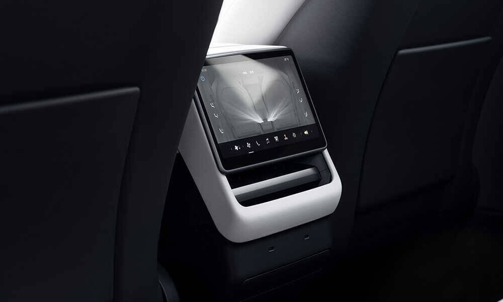 話題のクルマを品定め！ガレージに迎えたい進化系SUV！　〈テスラ〉モデル Y L