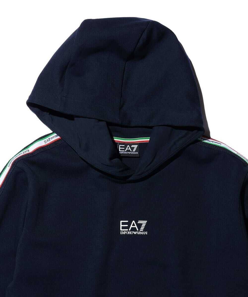 上品な大人ストリート感覚の着こなしには"EA7"プルオーバーを！