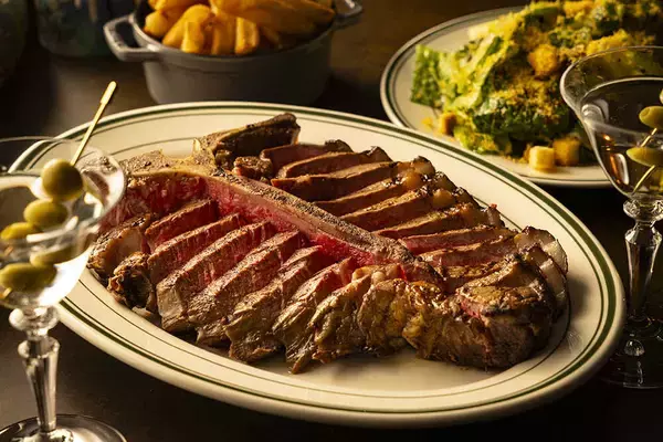 【キンプトン新宿東京】新宿で堪能する本場NYステーキと西海岸ラウンジ！