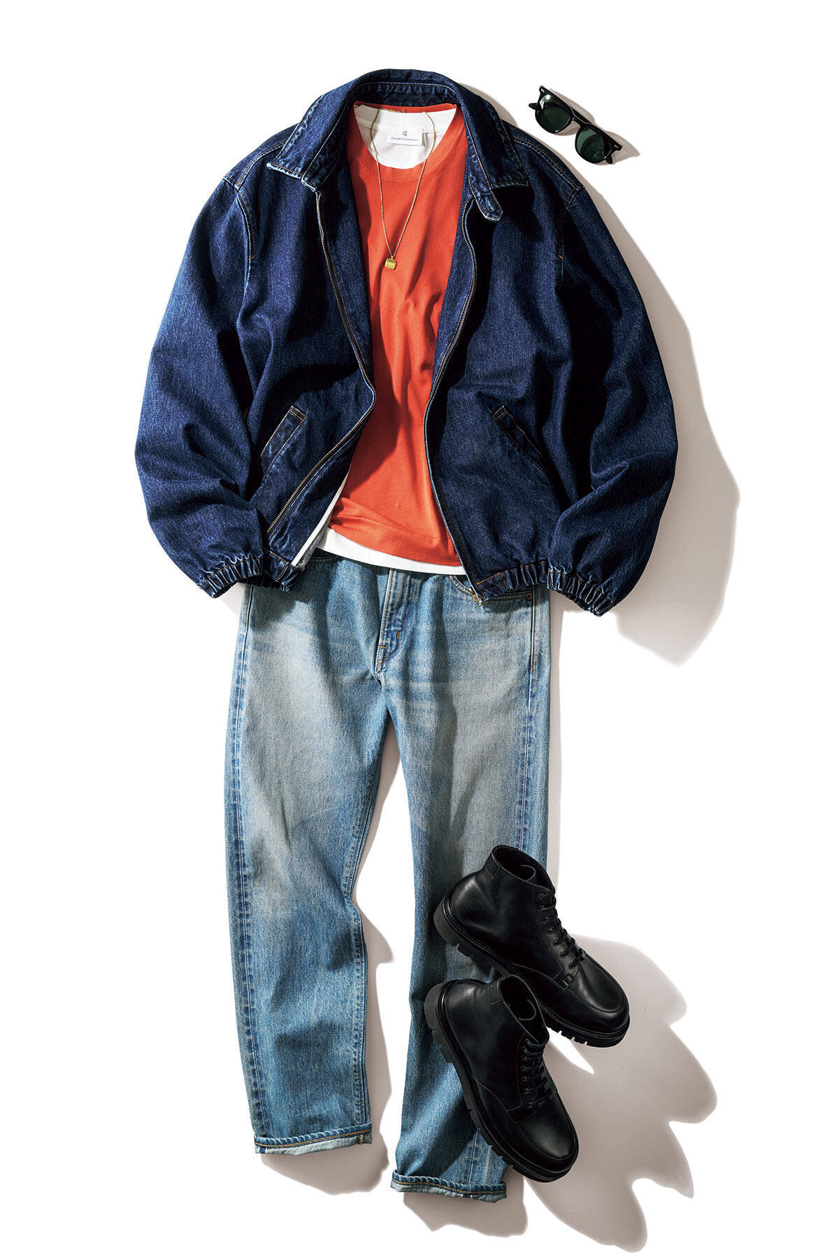 この春おすすめの薄青のデニム・オン・デニムのやり方