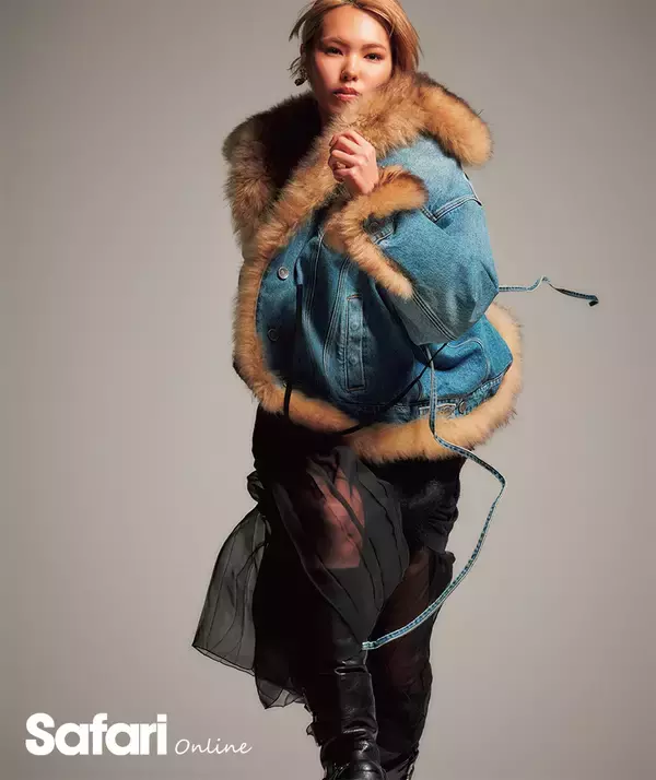 アスリートとデニムスポーツモデルとしても輝く走り幅跳び選手の【小山春香】！　ファー付きGジャンを大人らしく優雅に！