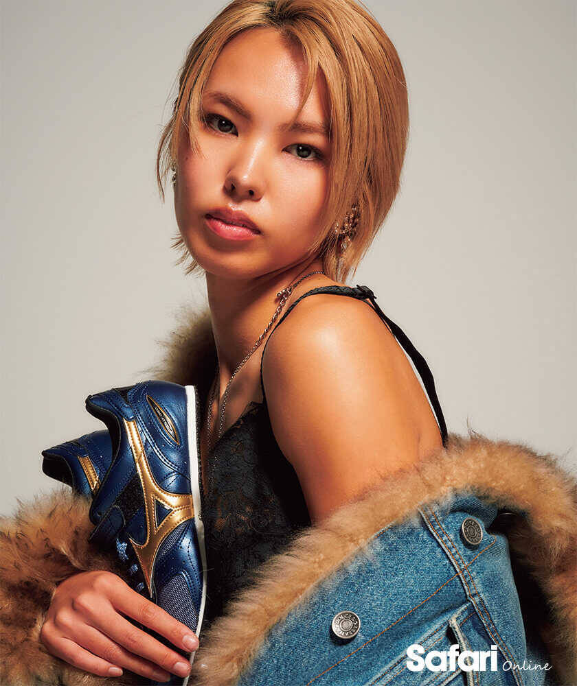 アスリートとデニムスポーツモデルとしても輝く走り幅跳び選手の【小山春香】！　ファー付きGジャンを大人らしく優雅に！