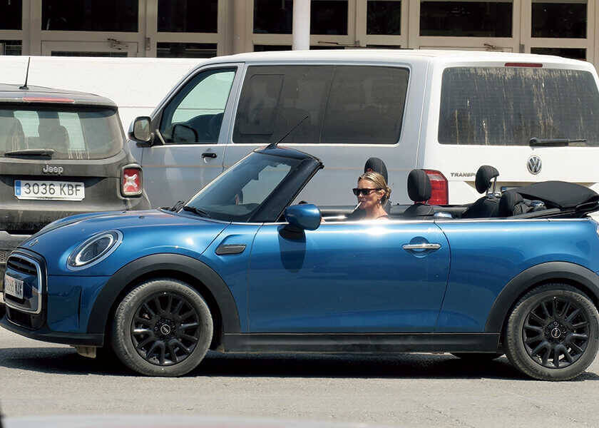 セレブと西海岸カーライフ！時代を作ったスーパーモデル【ケイト・モス】は、“洒落感”あるクルマ選び！