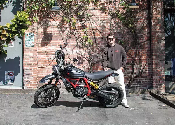 カリフォルニアのモーターサイクリスト！遊び心と所有欲を刺激するタフネスな限定車！　〈ドゥカティ〉スクランブラー デザート スレッド ファストハウス