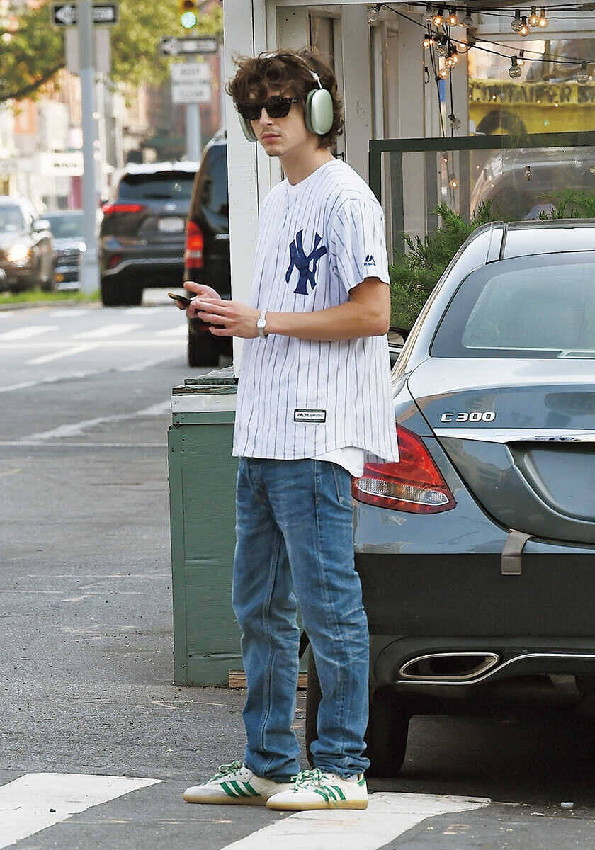 セレブのお洒落スニーカーを探せ！【Vol.2】ティモシー・シャラメのスニーカー十変化！