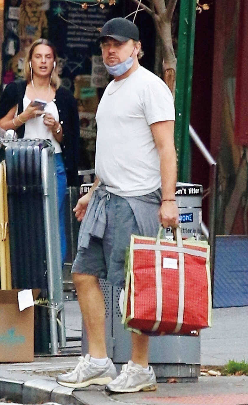 【年末年始まとめ配信】セレブ愛用のスニーカーとは？　“薄色”で上品な着こなしに！