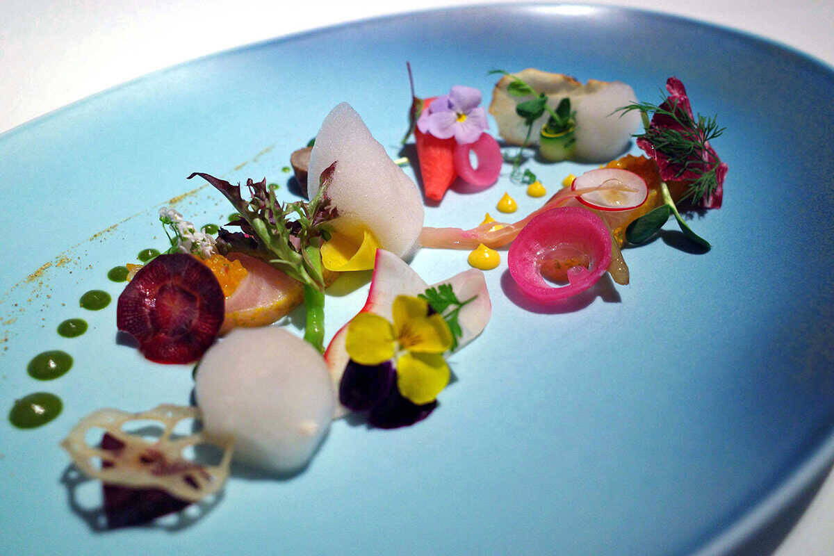 グルメジャーナリスト東龍のホテルグルメで“口福”体験！息を呑むような夜景に包まれ、贅沢三昧のフレンチで幸福感が高まる！