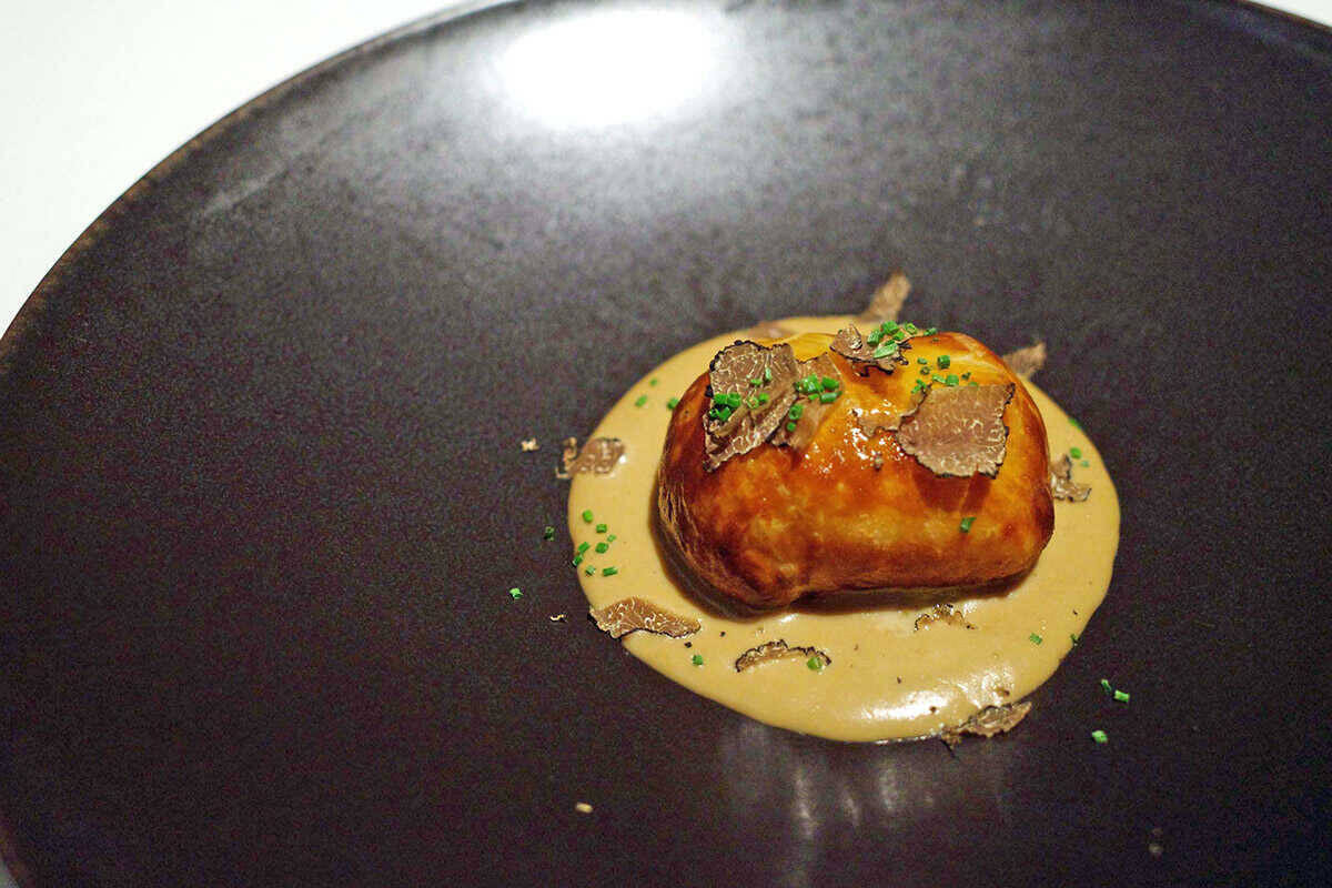 グルメジャーナリスト東龍のホテルグルメで“口福”体験！息を呑むような夜景に包まれ、贅沢三昧のフレンチで幸福感が高まる！