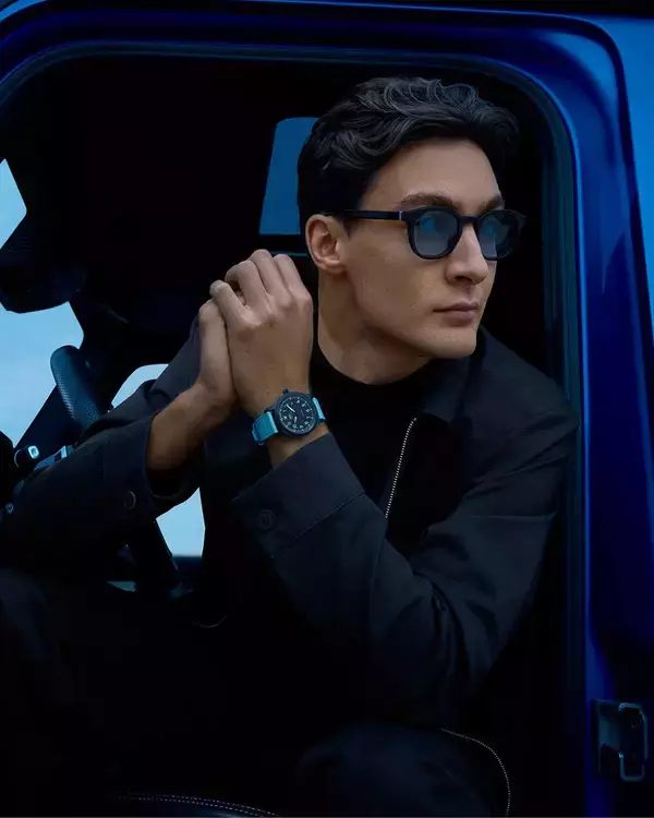 ブラックセラミックに“勝負のブルー”をまとう！ 〈IWCシャフハウゼン〉×ジョージ・ラッセルの限定パイロットウォッチが超オシャレ！