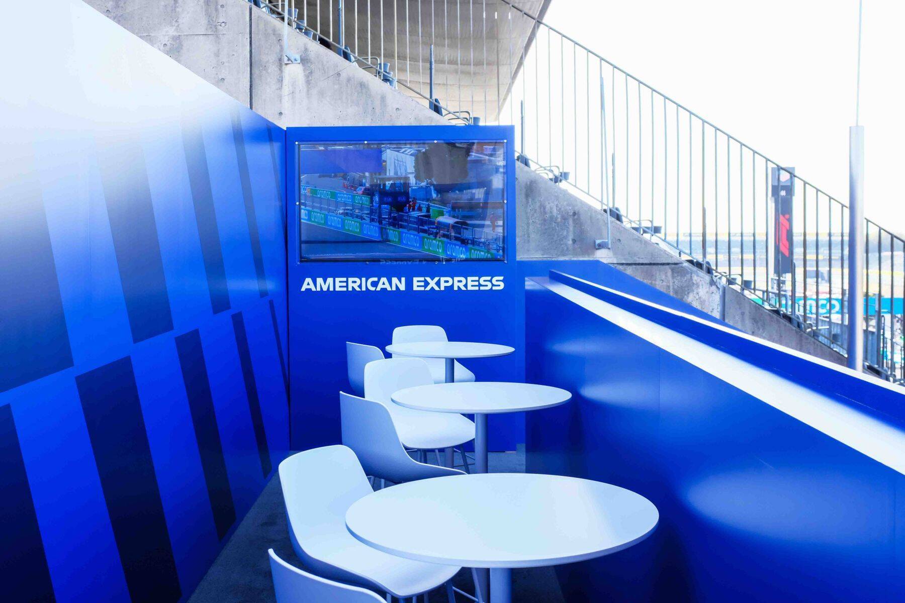 【第３弾】“F1”が〈アメックス〉でこんなに楽しくなるとは！　さらなる特別感を味わえる  “プラチナ・カード”の価値に迫る！