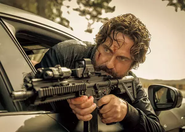 見逃せない人気スターの最新作！ダイヤモンド強奪計画を巡る刑事と強盗の危険な駆け引き！　『アウトローズ』