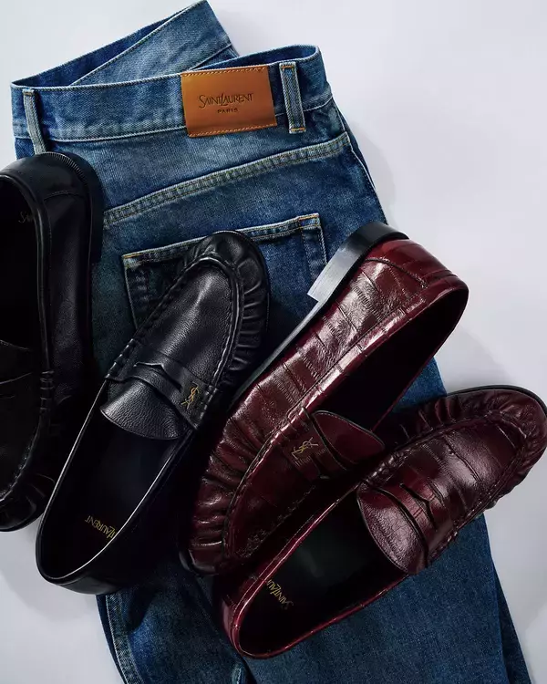 今、セレブの間で大人気！"シワシワ"ローファーを知っているか？