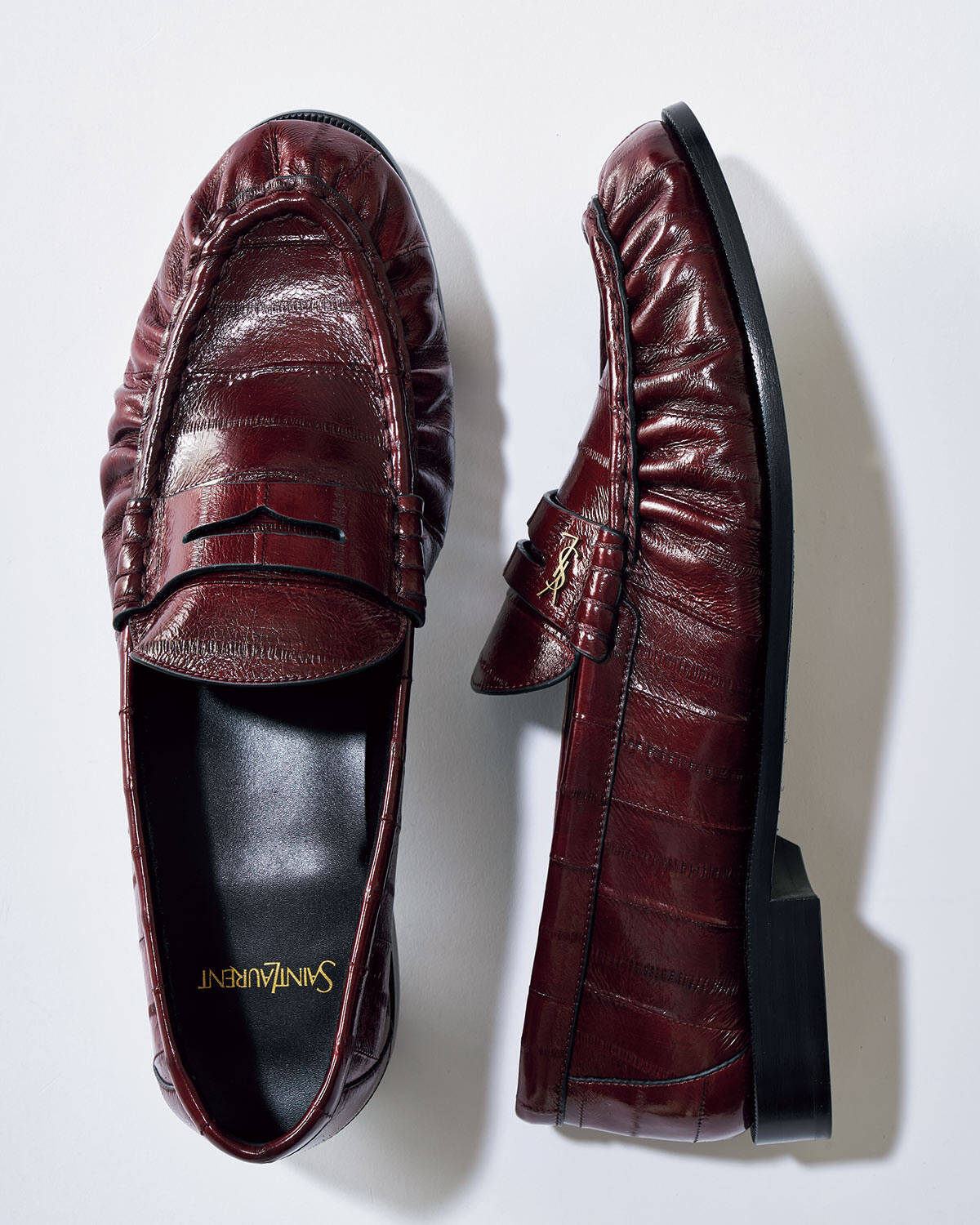 今、セレブの間で大人気！"シワシワ"ローファーを知っているか？