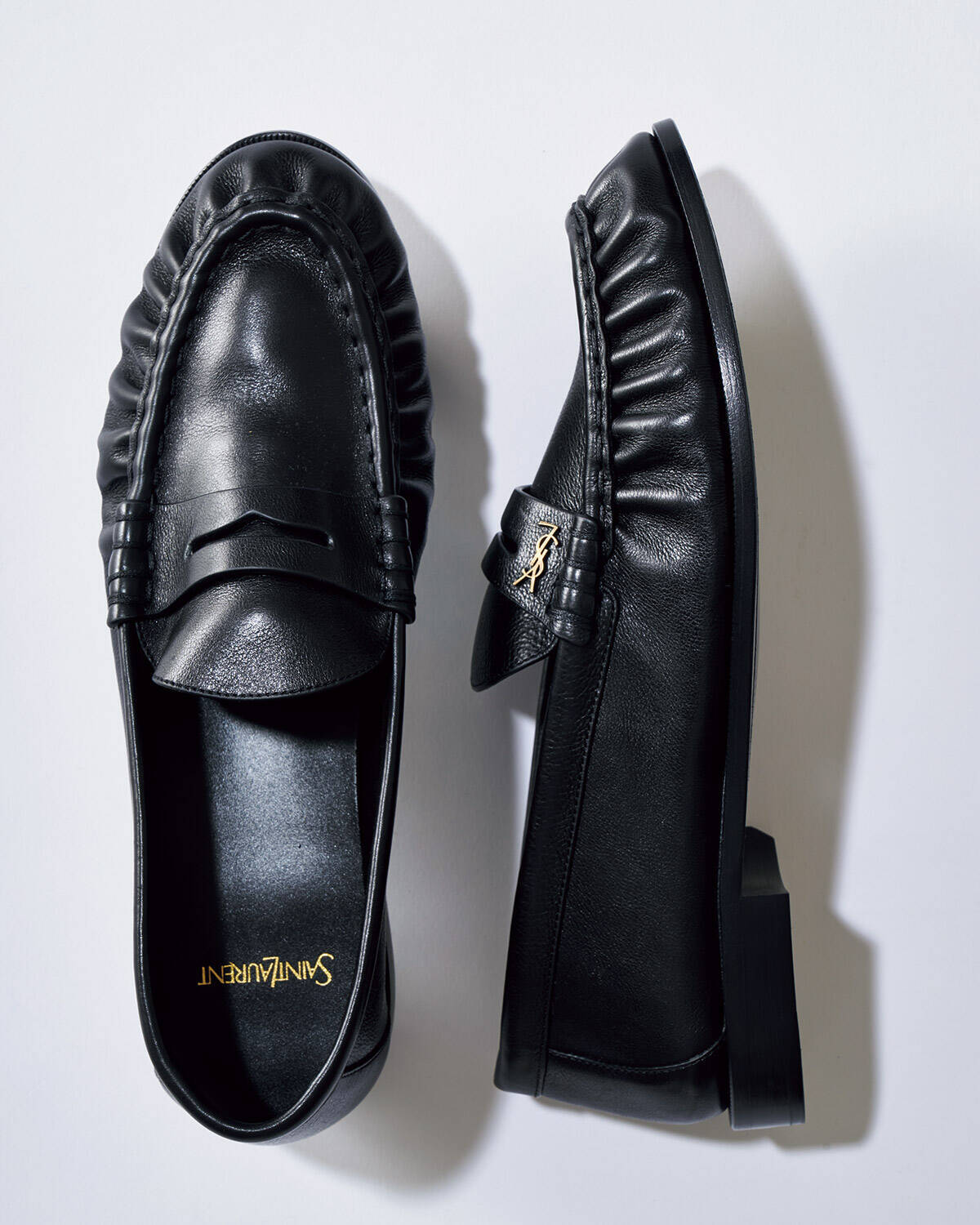 今、セレブの間で大人気！"シワシワ"ローファーを知っているか？