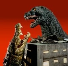 〈ラコステ〉のワニとゴジラのコラボ第２弾新キャラの登場と新オープンする新宿店限定アイテムも！