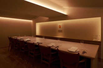 アレが食べたいからこの店へ！夏の長い夜をワインと料理で存分に楽しめる大人のためのフレンチ！