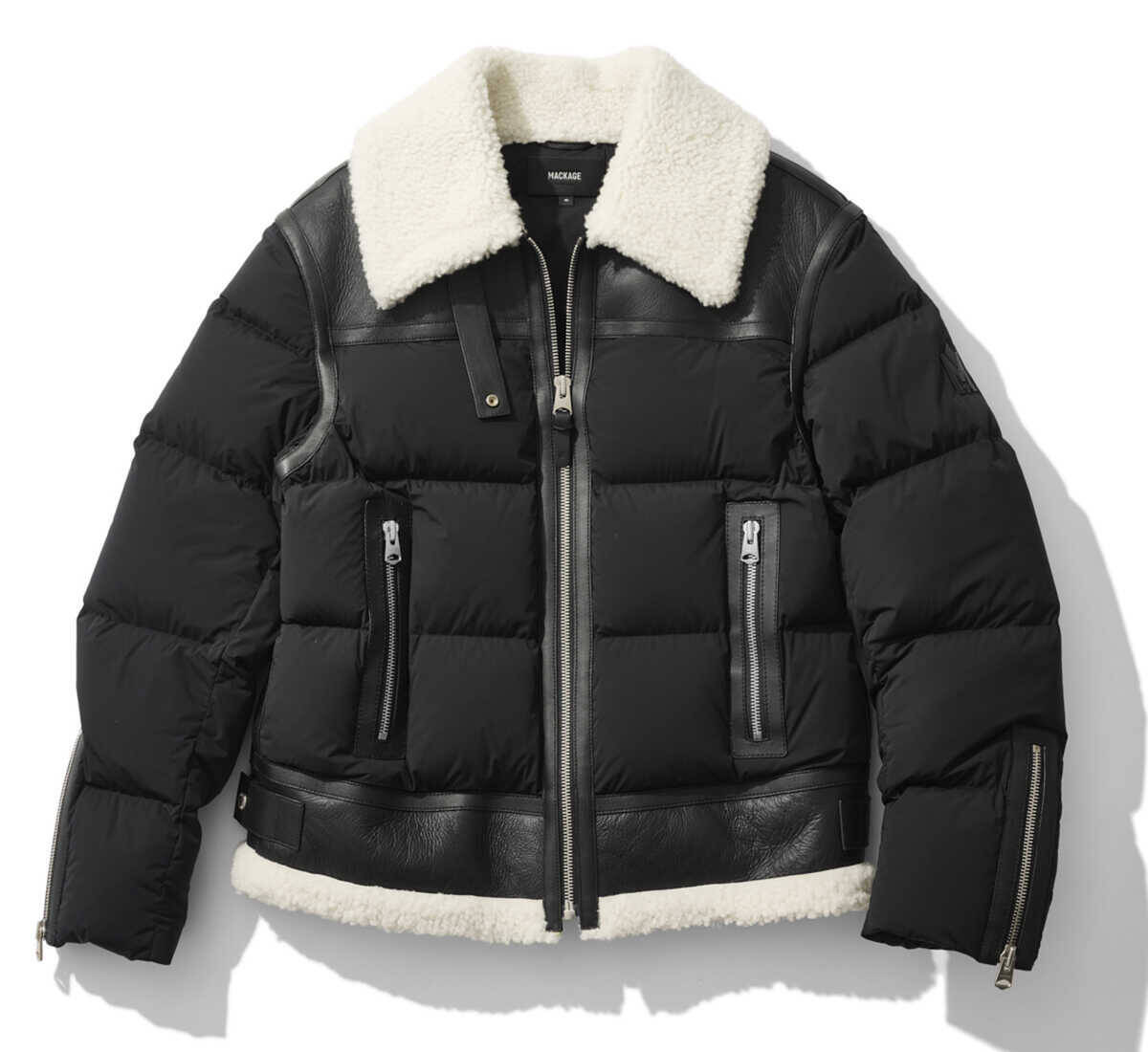 定番ダウンこそ“かっこいい”に頼れ！　洒落たデザインで差をつける、〈マッカージュ〉のコンビダウン！