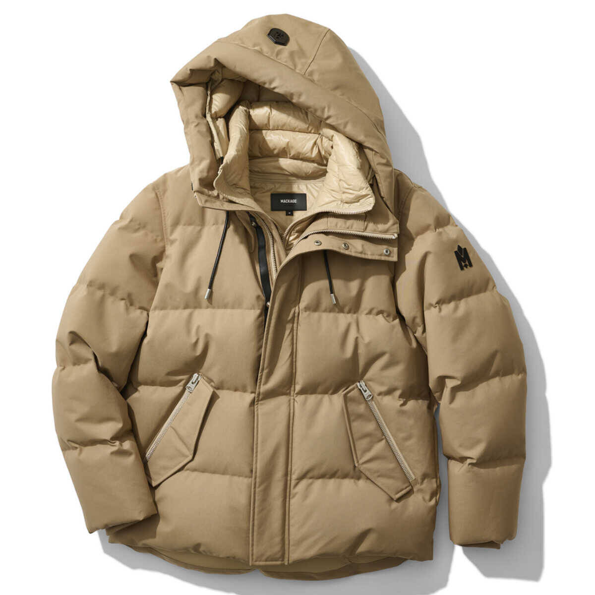 定番ダウンこそ“かっこいい”に頼れ！　洒落たデザインで差をつける、〈マッカージュ〉のコンビダウン！