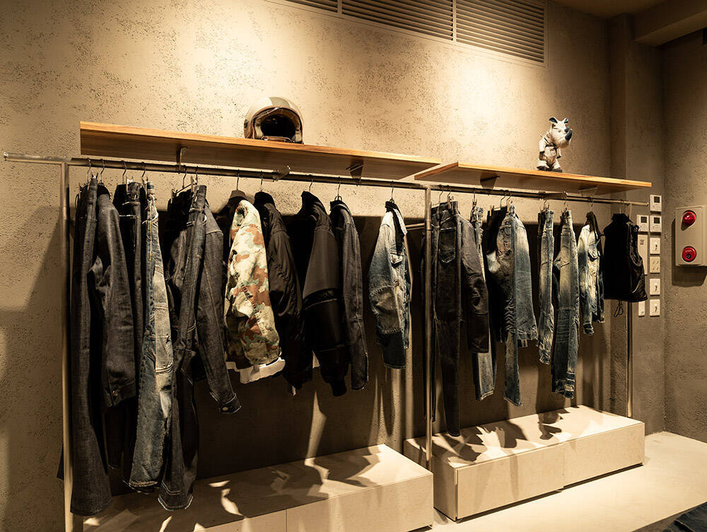 “RAW”の美学を体感する、〈ジースター〉最新コンセプトストアが新宿にオープン！