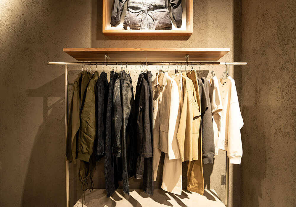 “RAW”の美学を体感する、〈ジースター〉最新コンセプトストアが新宿にオープン！