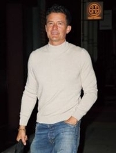 セレブと西海岸カーライフ！【オーランド・ブルーム】のクルマ選びは、ファッションと同じく“お洒落”さが重要!?