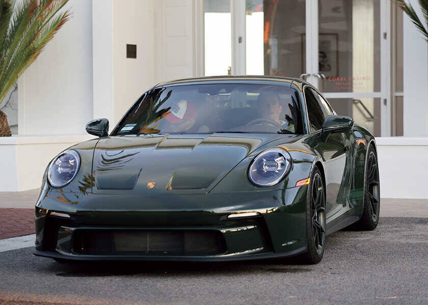 セレブと西海岸カーライフ！【オーランド・ブルーム】のクルマ選びは、ファッションと同じく“お洒落”さが重要!?