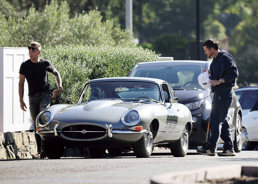 セレブと西海岸カーライフ！【オーランド・ブルーム】のクルマ選びは、ファッションと同じく“お洒落”さが重要!?