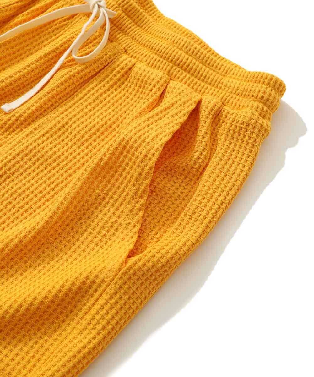 夏にふさわしい名品！ ワッフル素材が心地よい〈アロハブルー〉の軽快ショーツ