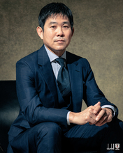サッカー日本代表のオフィシャルスーツサプライヤーである〈ダンヒル〉から森保一監督の特別なインタビューが公開された！