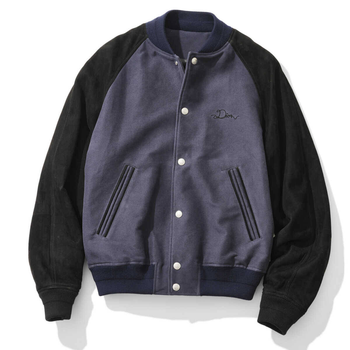 これさえ押さえればコーデが決まる！　流行りの太めデニムに似合う、アウターってどれ？　