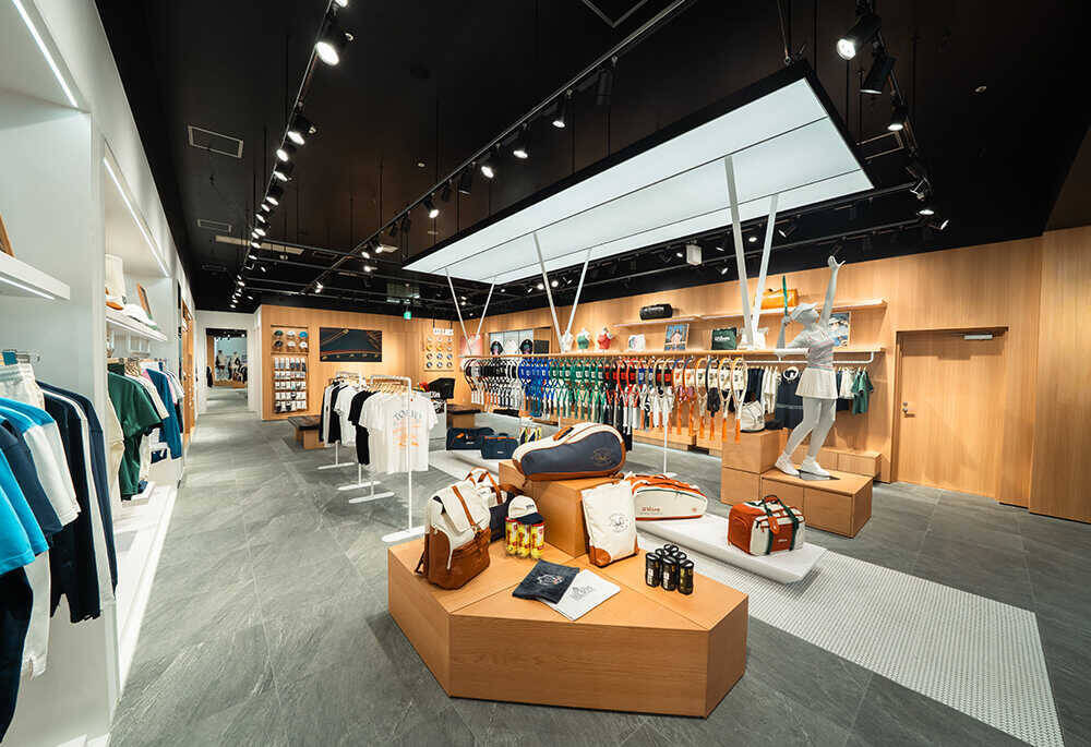 いま欲しいのは、スポーツ由来の洗練ワードローブ 〈ウイルソン〉が豊洲に国内2号店をオープン！