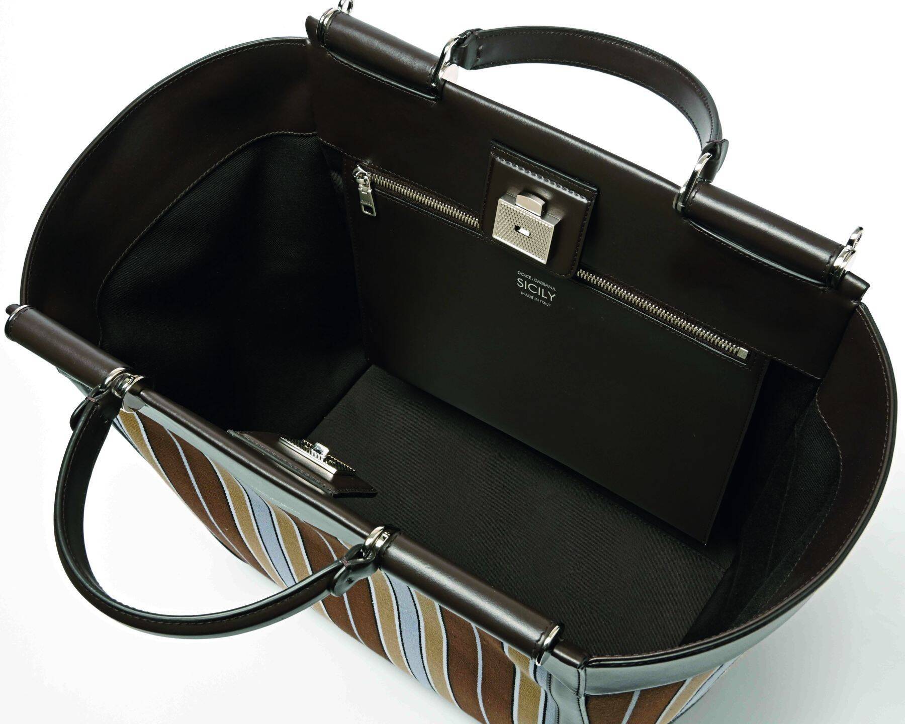 Catch the Wave！楽しげなストライプで洒落た装いにアクセントを作れるバッグ！