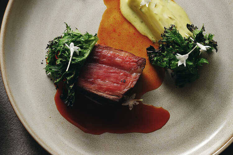 はまだふくこの発見！ 料理とお酒のベストマッチング！香ばしく焼いたステーキに、このワインがピッタリ合う！