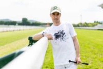 競馬を“着る”という新しいラグジュアリー現役トップジョッキー ルメールが提案する大人の装い