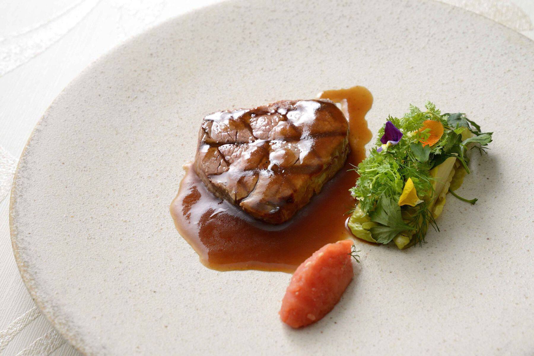 グルメジャーナリスト東龍のホテルグルメで“口福”体験！新シェフの料理哲学が生み出す、 “酸味”が決め手の奥深いイタリアン！
