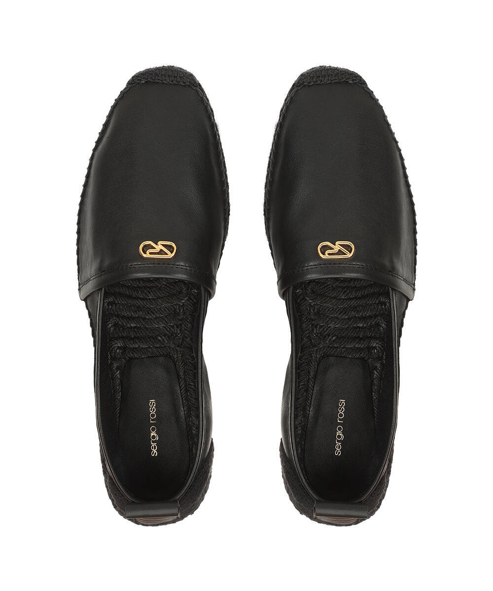 さあ、素足履きの季節がやってきた！今度に新作エスパ、ナーテックは大人が履くべき要素が満載！