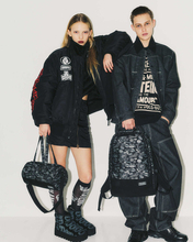 〈ヒステリックグラマー〉が組んだ次なるブランドは？　大人の個性派スタイルに、特別コラボのバッグはいかが？　