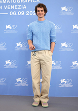 セレブのお気に入りブランドの正体！【アンドリュー・ガーフィールド】の愛用ブランドは、〈ディオール〉のニット！